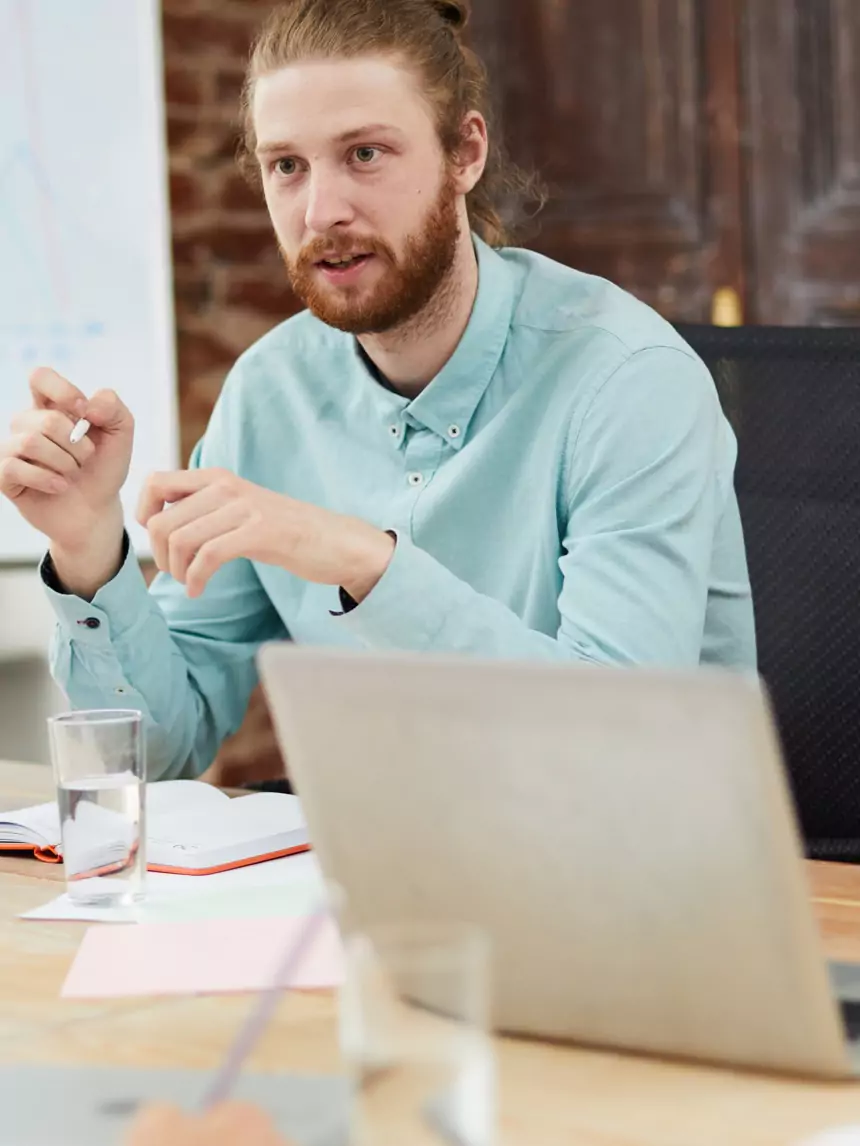 Cloud architecture reference showing Apigee in a hybrid deployment