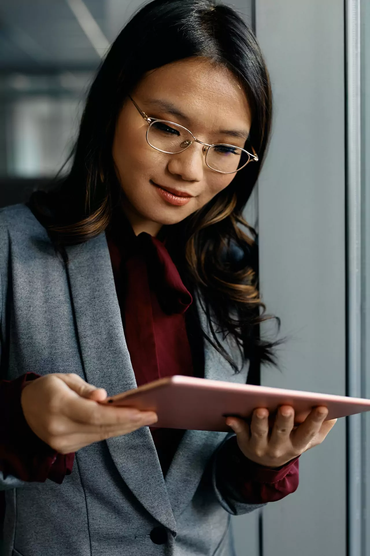 Laboratory Information System sample tracking interface on tablet