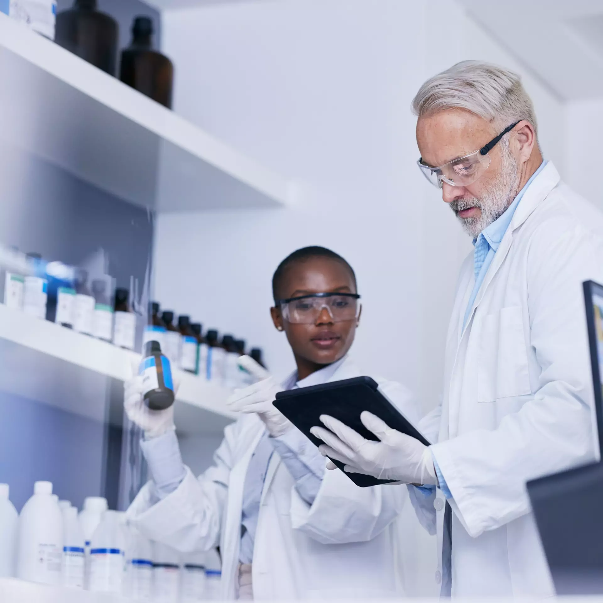 LIS-powered lab inventory management shelves